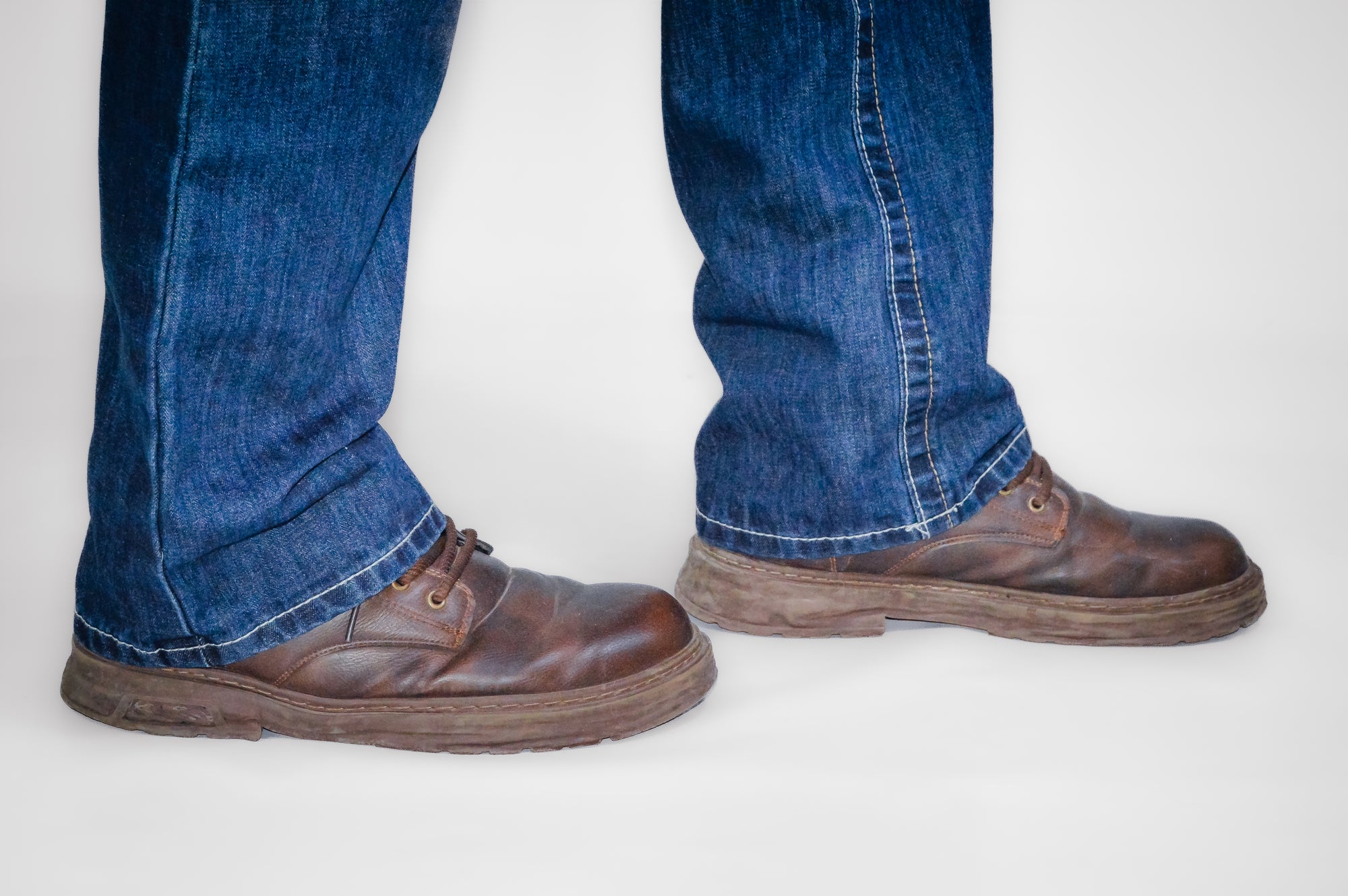 Ariat FR M4 Bootcut Jeans – White Stitch Pocket.